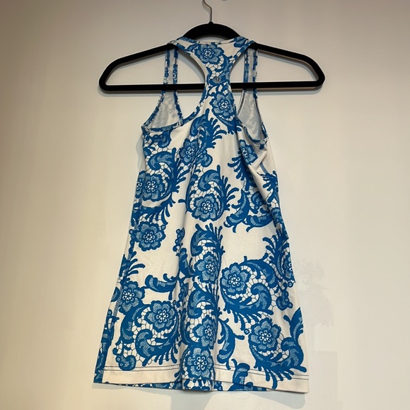 Lululemon tank - Picture 2 of 3